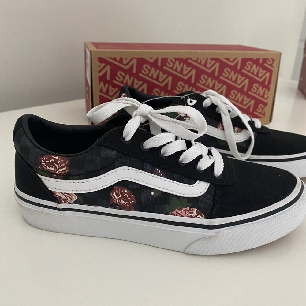 Brand new- in box, girls size 2 rose Vans